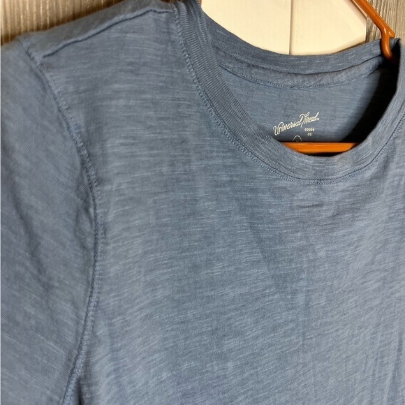 BAG159. Universal Thread Blue Heathered Short Sleeve 100% Cotton Tee M - Picture 2 of 5